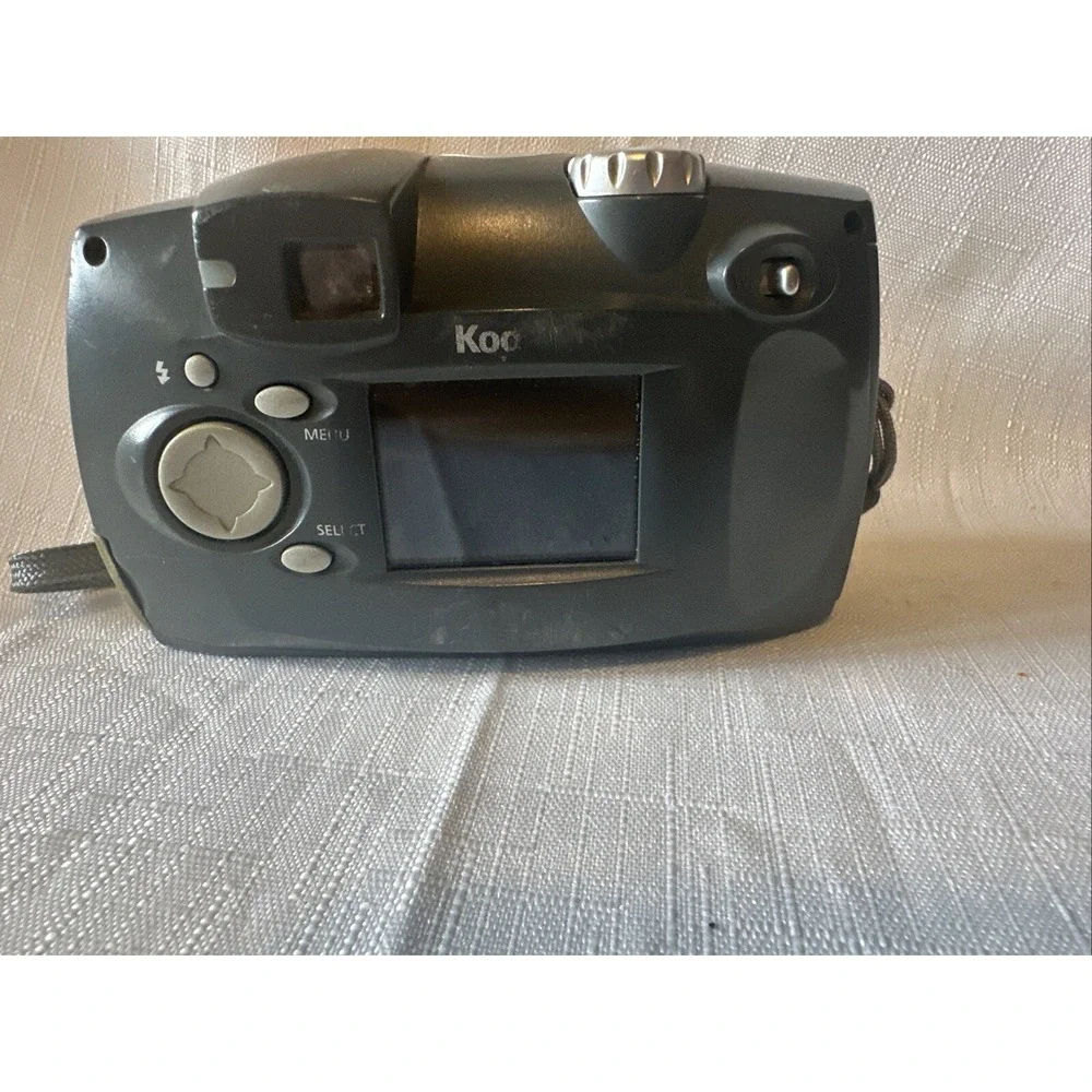 Kodak EasyShare DX3600 2.2MP Digital Camera - Silver Untested. No‎ battery